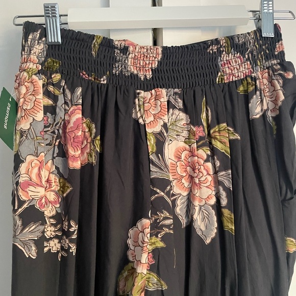 Simon’s wide leg floral pants, size medium - Picture 4 of 7